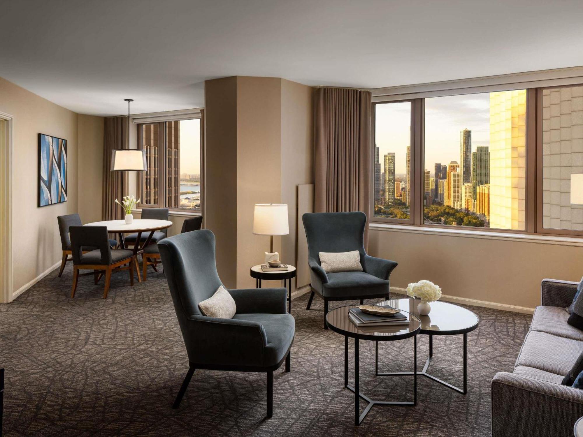 One Bedroom Suite 1 King