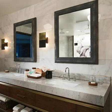 Renaissance Chicago Downtown Hotel-2